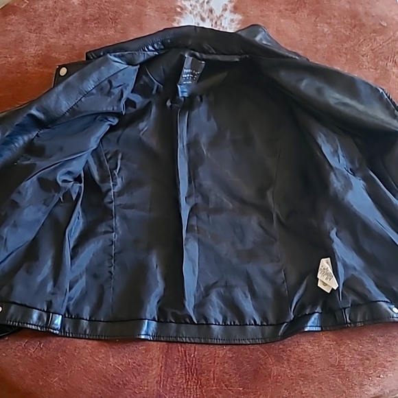 Faux Leather Jacket Size XS - Picture 6 of 9